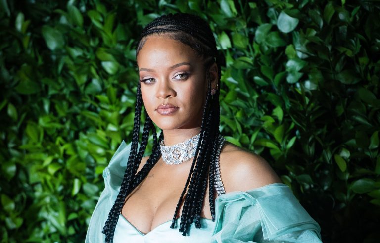 Rihanna Updates Fans on New Album ‘R9’